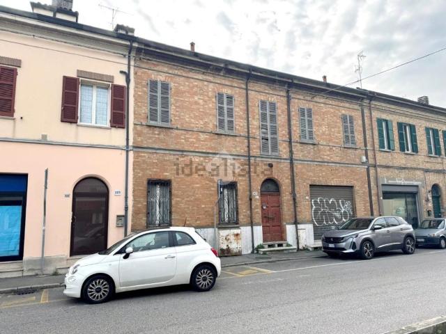 Villetta bifamiliare in vendita di 331 m² in Circonvallazione San Gaetanino, 221