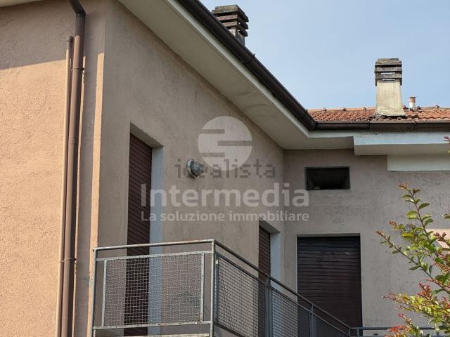 Villetta bifamiliare in vendita di 331 m² in Via Po, 4