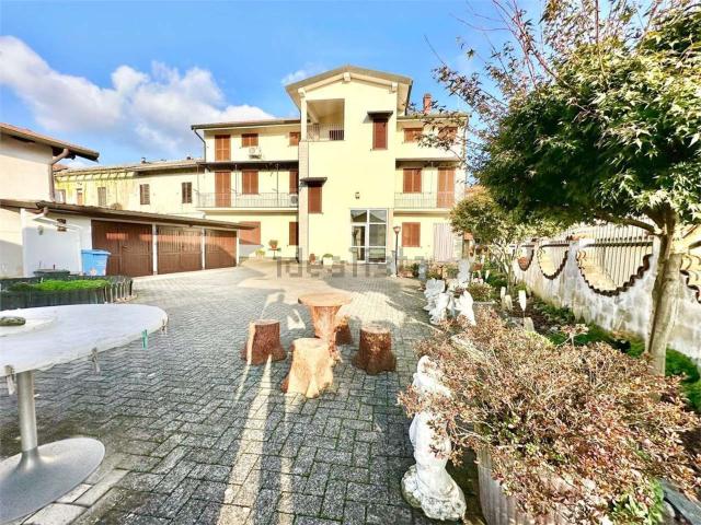 Villetta bifamiliare in vendita di 332 m² in Via Caserma
