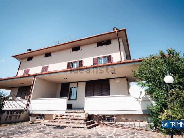 Villetta bifamiliare in vendita di 337 m² in Contrada Cataniello