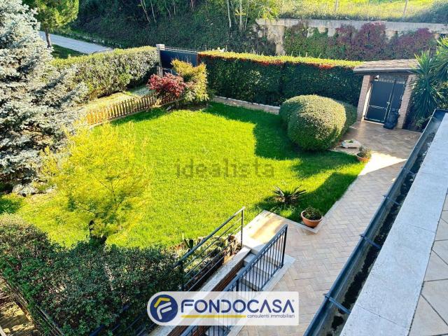 Villetta bifamiliare in vendita di 337 m² in Frazione Palombare