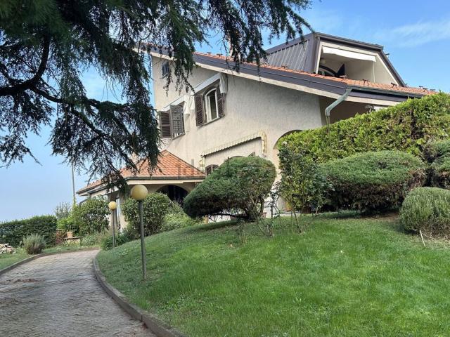Villetta bifamiliare in vendita di 334 m² in Frazione Revignano, 103