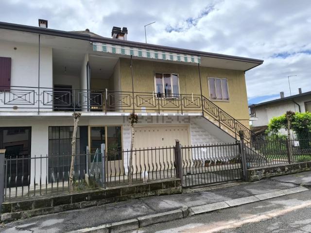 Villetta bifamiliare in vendita di 334 m² in Via Botticelli