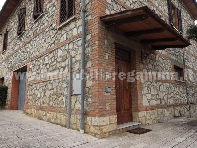 Villetta bifamiliare in vendita di 334 m²