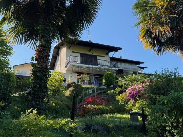 Villetta bifamiliare in vendita di 335 m² in Via Antonio Sist, 36