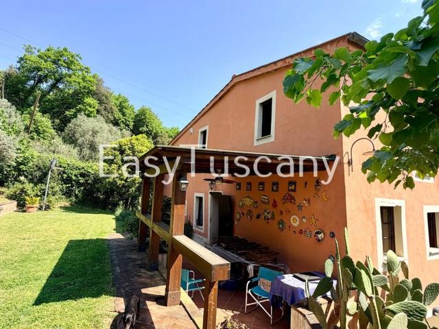 Villetta bifamiliare in vendita di 335 m² in Via Pieroni