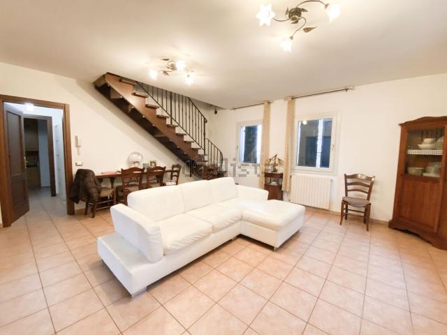 Villetta bifamiliare in vendita di 338 m² in Via Viazza, 32