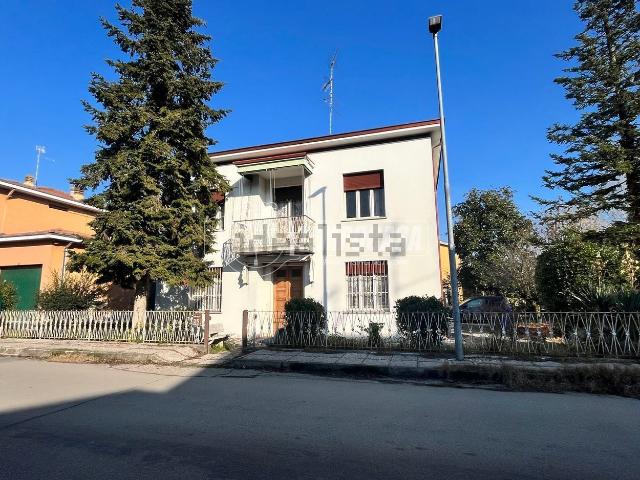 Villetta bifamiliare in vendita di 338 m² in Via Lenin, 25