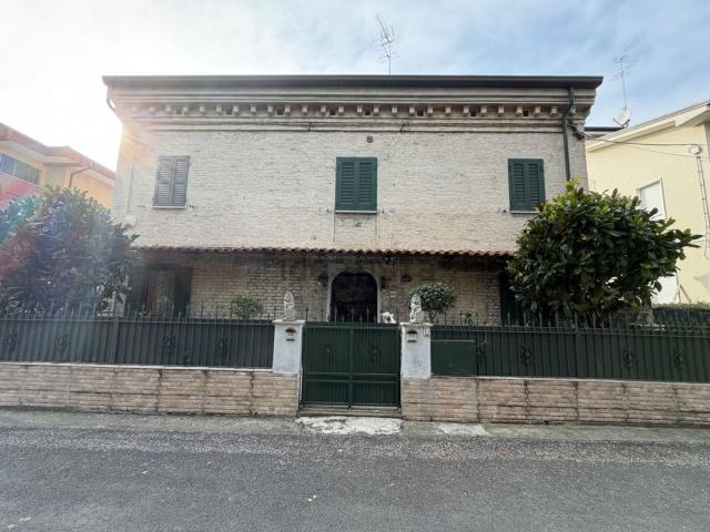 Villetta bifamiliare in vendita di 338 m²