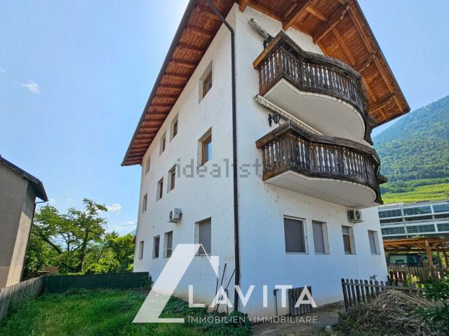 Villetta bifamiliare in vendita di 442 m² in Via Hildegard Straub