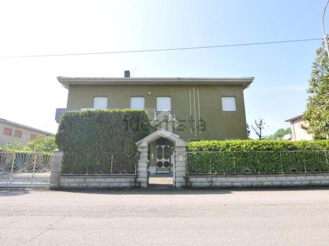Villetta bifamiliare in vendita di 447 m² in Via Niccolò Copernico, 8