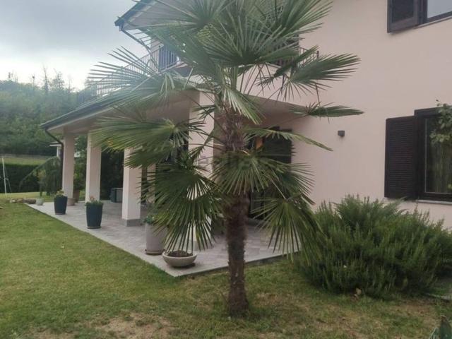 Villetta bifamiliare in vendita di 450 m² in Strada Comunale
