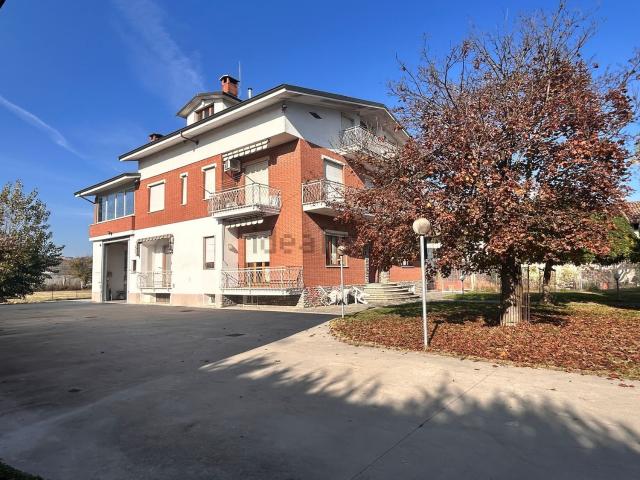 Villetta bifamiliare in vendita di 450 m² in Strada Molino Vecchio, 18