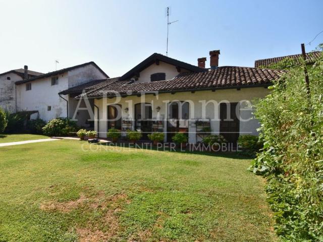 Villetta bifamiliare in vendita di 450 m² in Via Turcotto, 8