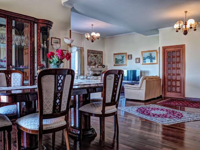 Villetta bifamiliare in vendita di 450 m² in Via Tuscolana, 34