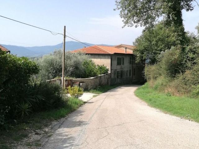Villetta bifamiliare in vendita di 450 m² in Via Casale Stefanucci