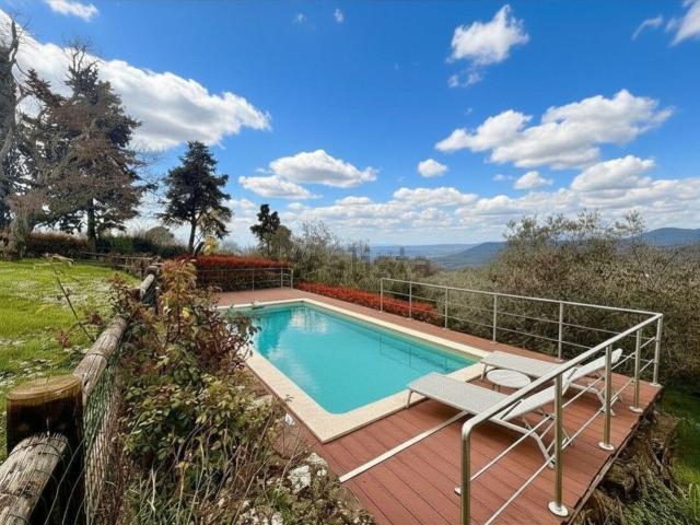 Villetta bifamiliare in vendita di 450 m² in Via dei Bosconi