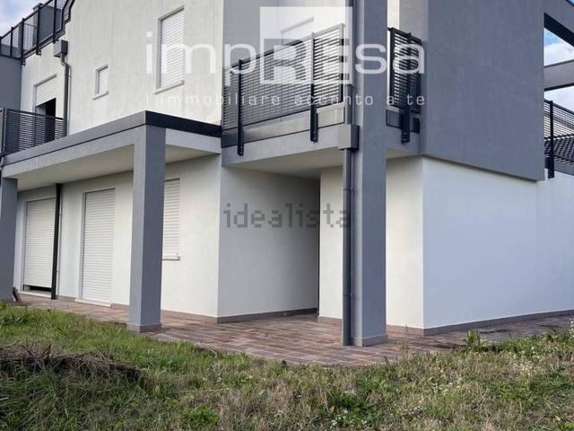 Villetta bifamiliare in vendita di 450 m² in Via Gobbi