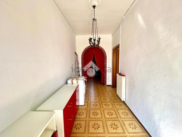 Villetta bifamiliare in vendita di 450 m² in Via Monte Grappa, 12