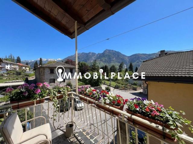 Villetta bifamiliare in vendita di 450 m² in Via Montel, 3