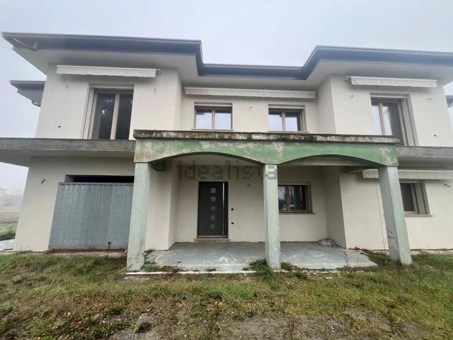 Villetta bifamiliare in vendita di 450 m² in Via San Basilio