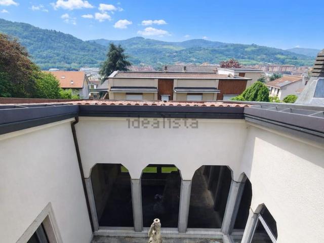 Villetta bifamiliare in vendita di 451 m² in Via Gioia