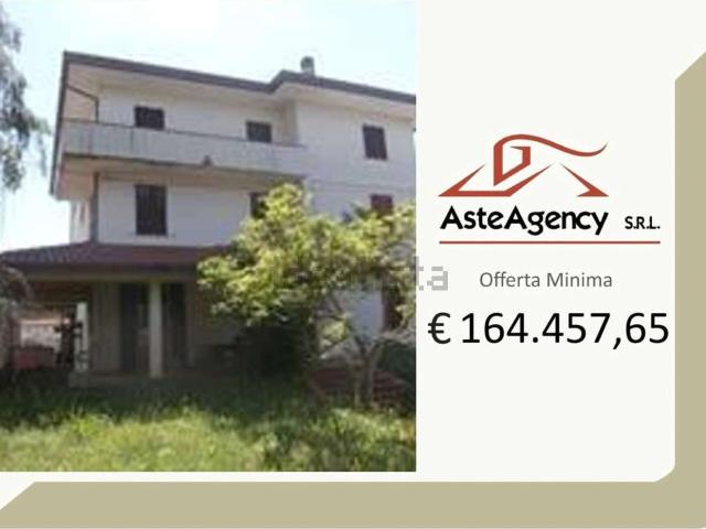 Villetta bifamiliare in vendita di 452 m² in Viale Alcide De Gasperi, 1