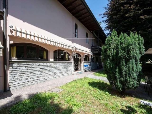Villetta bifamiliare in vendita di 452 m²