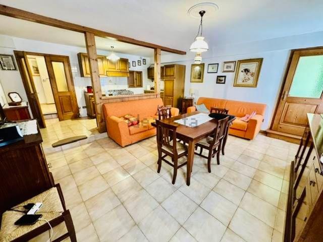 Villetta bifamiliare in vendita di 455 m² in Via Monte Santo, 3