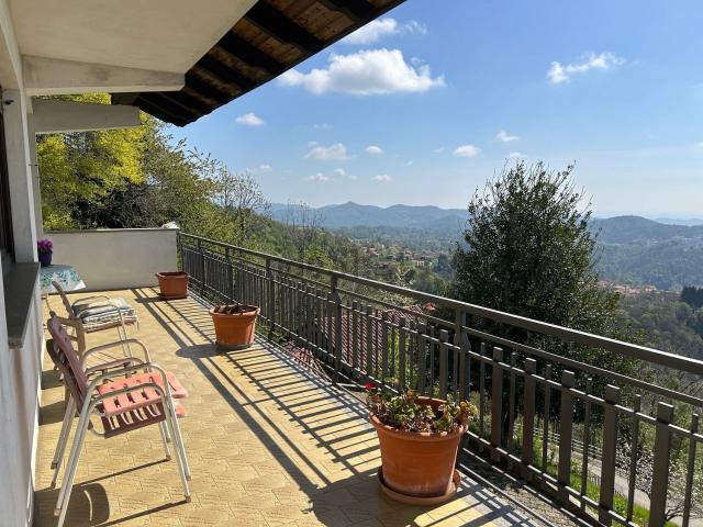 Villetta bifamiliare in vendita di 463 m² in Frazione Boschi, 1