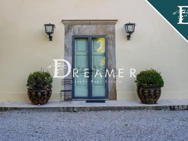 Villetta bifamiliare in vendita di 460 m² in Via dei Cioli, 104