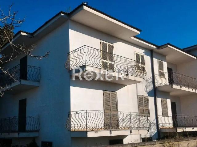 Villetta bifamiliare in vendita di 460 m² in Via Duca di Salza