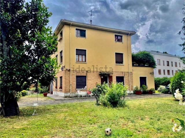Villetta bifamiliare in vendita di 460 m² in Via Roma