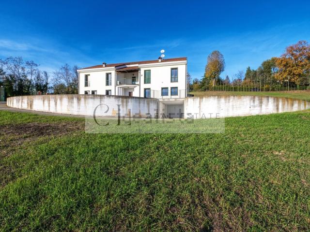 Villetta bifamiliare in vendita di 462 m² in Via Barborana