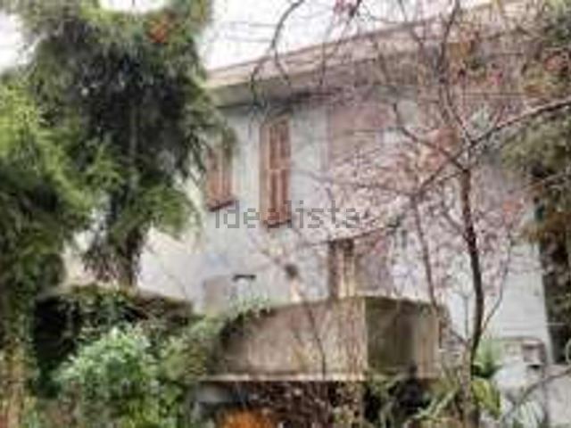 Villetta bifamiliare in vendita di 464 m² in Via Montanara