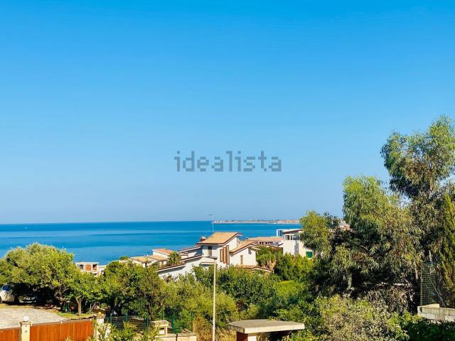 Villetta bifamiliare in vendita di 465 m² in Via Taras, 1