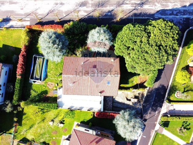 Villetta bifamiliare in vendita di 468 m² in Via Gambarelli, 8