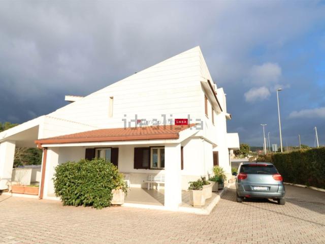 Villetta bifamiliare in vendita di 473 m² in Contrada Pentima Rossa