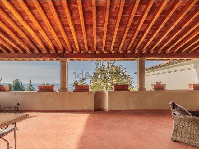 Villetta bifamiliare in vendita di 470 m² in Via Vecchia Fiesolana
