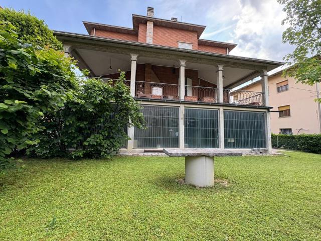 Villetta bifamiliare in vendita di 470 m² in Via del Pretorio, 38