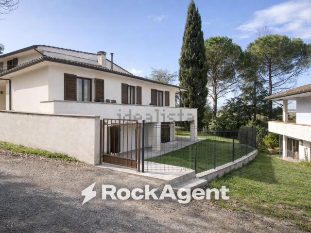 Villetta bifamiliare in vendita di 470 m² in Viale Mazzini, 41