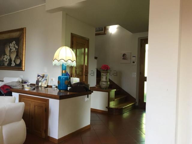 Villetta bifamiliare in vendita di 470 m²