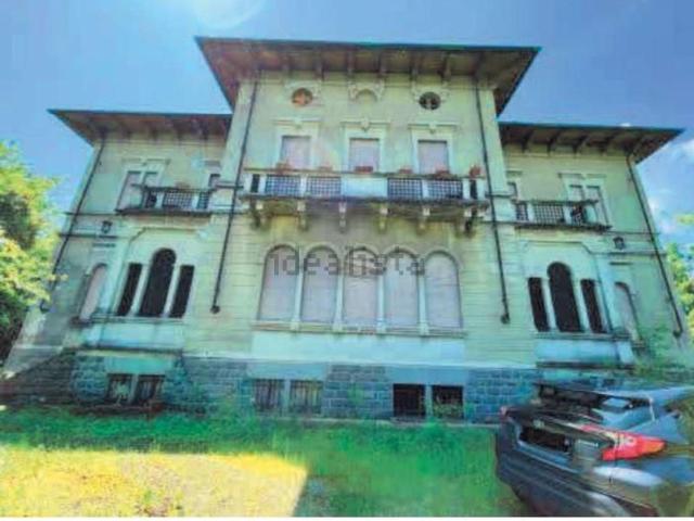 Villetta bifamiliare in vendita di 471 m² in Via Martiri della Libertà, 168