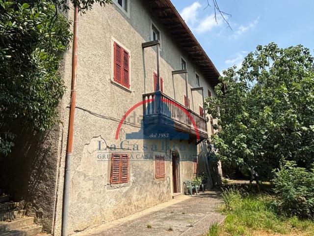 Villetta bifamiliare in vendita di 475 m² in Via Belvedere, 36