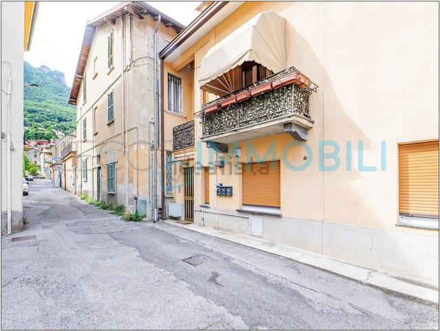 Villetta bifamiliare in vendita di 480 m² in Via Alessandro Volta, 20