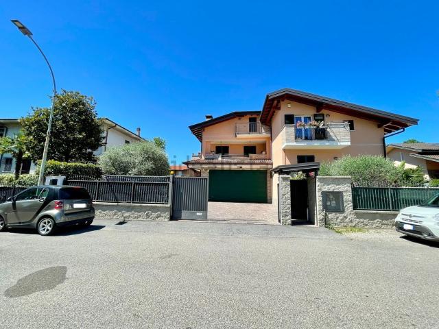 Villetta bifamiliare in vendita di 480 m² in Via barsanti, 10