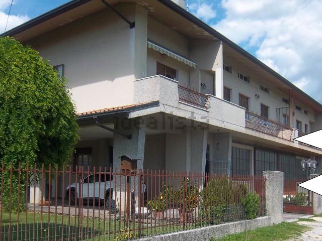 Villetta bifamiliare in vendita di 480 m² in Via Martignacco