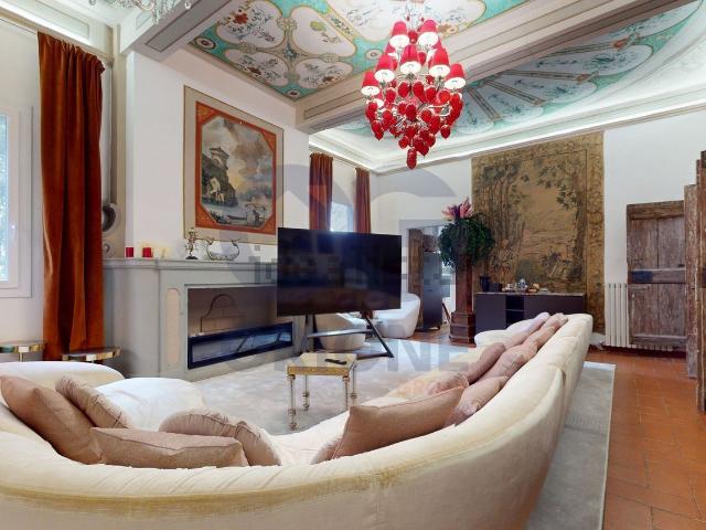 Villetta bifamiliare in vendita di 480 m² in Via Poggi, 5