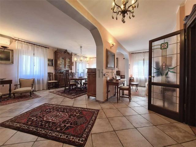 Villetta bifamiliare in vendita di 486 m² in Strada Contrada