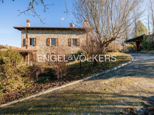 Villetta bifamiliare in vendita di 493 m² in Via Carigheto